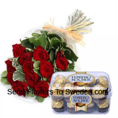 Un buchet de 11 trandafiri roșii cu umpluturi sezoniere împreună cu 16 Bucăți de Ferrero Rochers