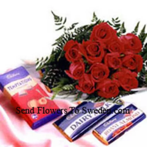 Букет из 11 красных роз с разнообразными шоколадными конфетами