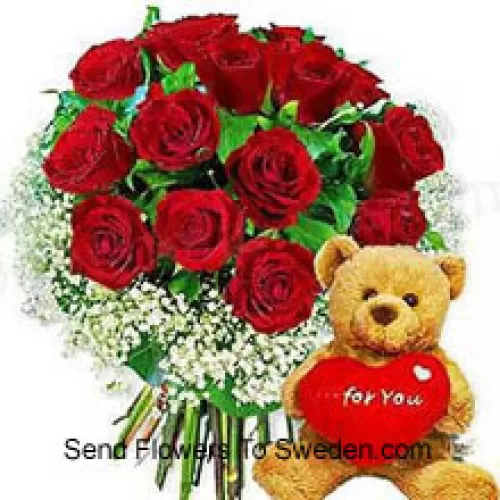 Mazzo di 11 rose rosse con riempitivi stagionali e un grazioso orsacchiotto marrone di 8 pollici